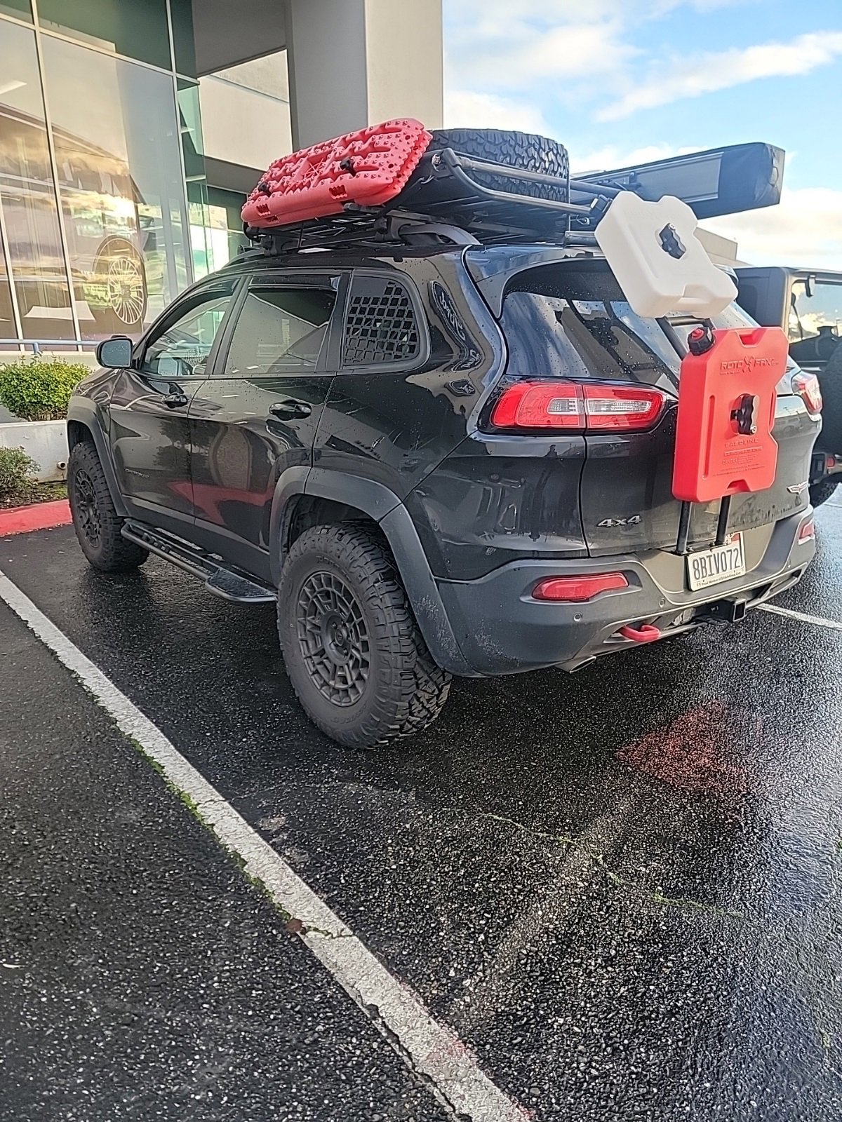 Used 2018 Jeep Cherokee Trailhawk w/ Comfort/Convenience Group image 2