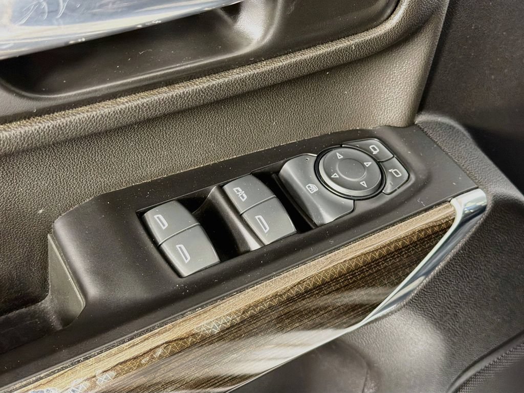 Used 2022 Chevrolet Silverado 2500 LT AWD/4WD image 17