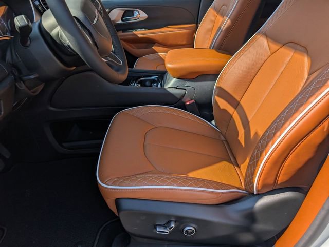 New 2026 Chrysler Pacifica Pinnacle image 13