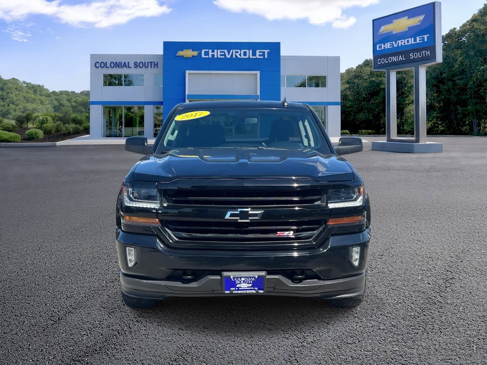 Used 2017 Chevrolet Silverado 1500 LT w/ Midnight Edition AWD/4WD image 10