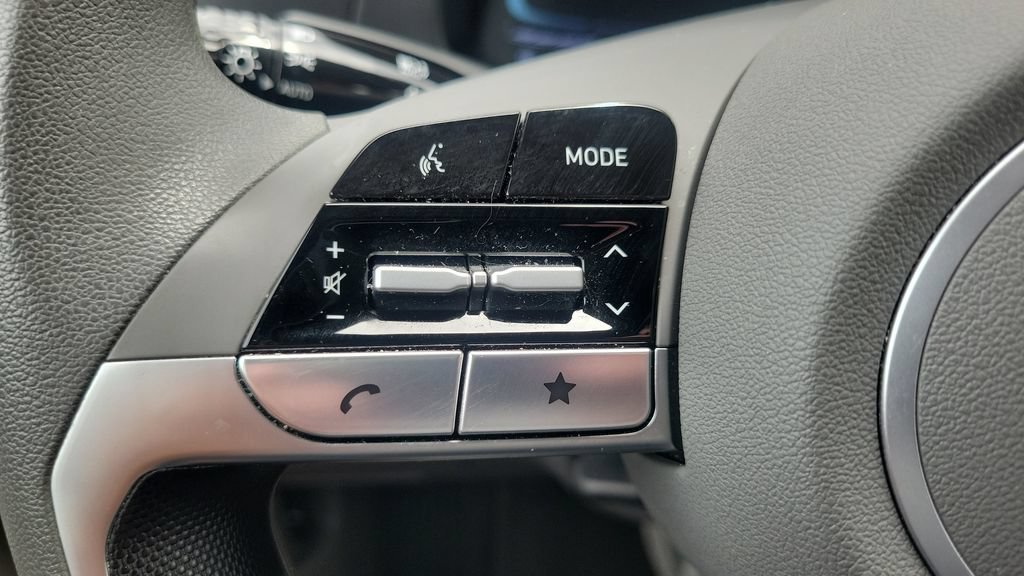 Used 2024 Hyundai Elantra SE FWD image 19