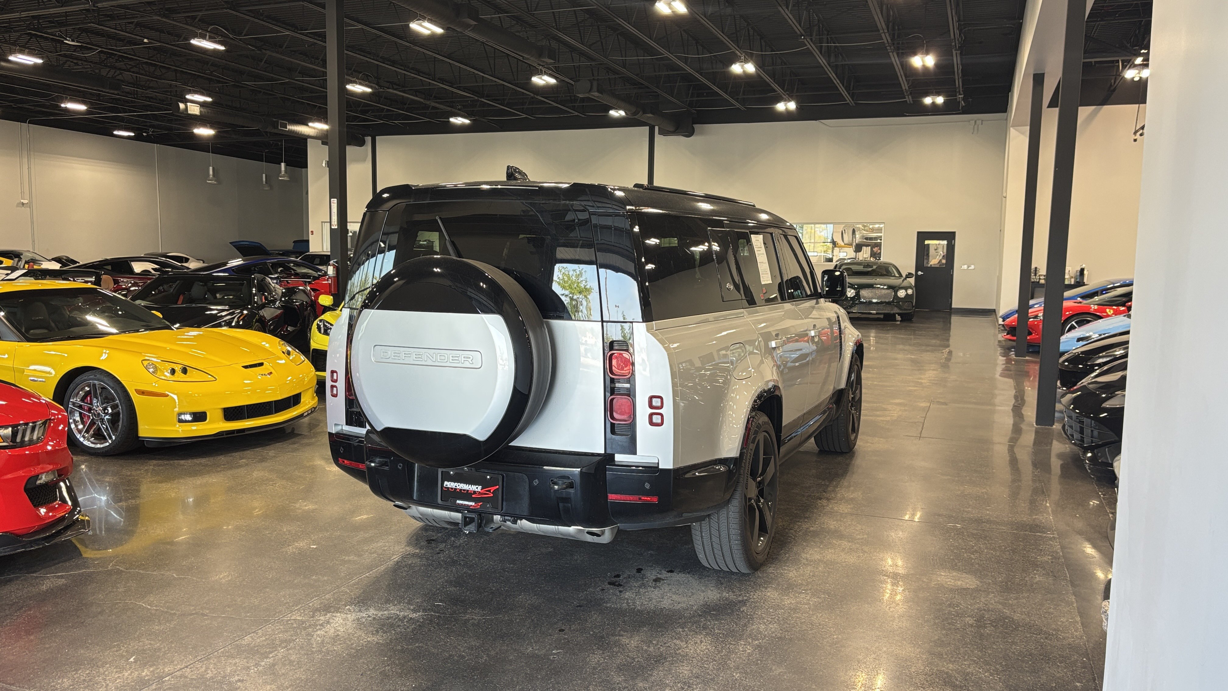 Used 2024 Land Rover Defender 130 X-Dynamic SE AWD/4WD image 5