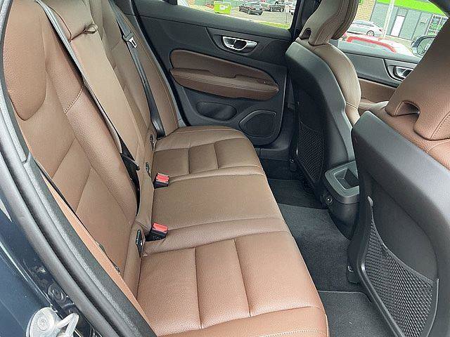 Certified 2026 Volvo V60 B5 Cross Country Plus w/ Climate Package AWD/4WD image 19