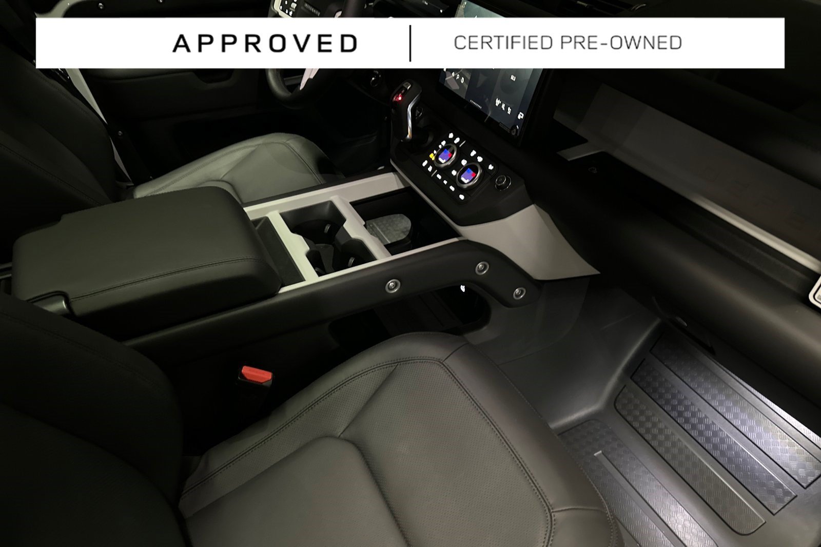 Used 2025 Land Rover Defender 130 X-Dynamic SE AWD/4WD image 18