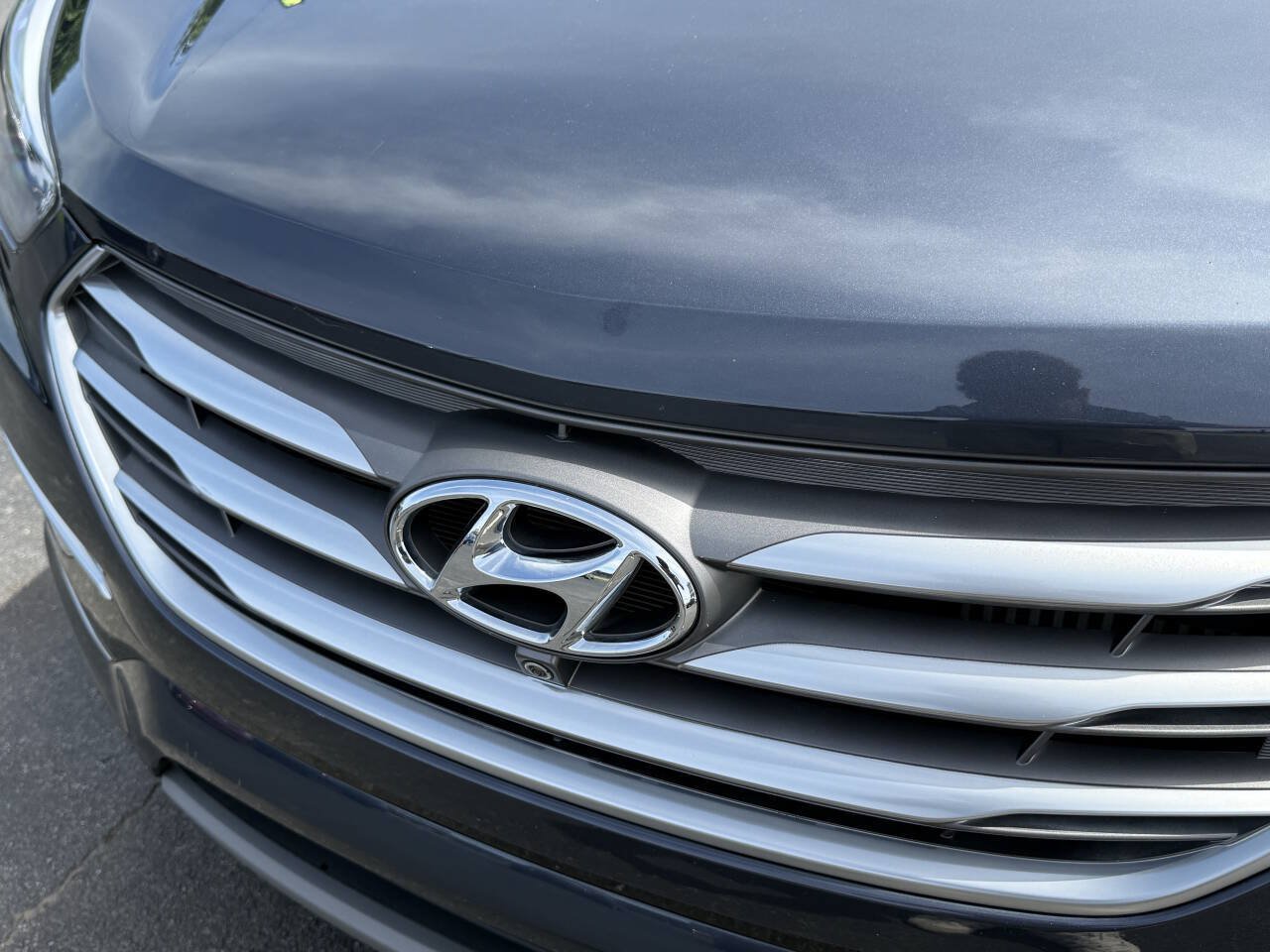 Used 2018 Hyundai Santa Fe Sport w/ Cargo Package FWD image 9