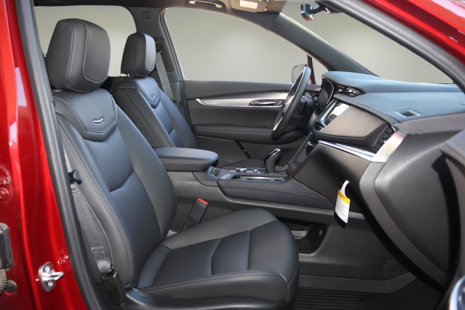 New 2025 Cadillac XT6 Luxury w/ LPO, Floor Liner Package AWD/4WD image 19