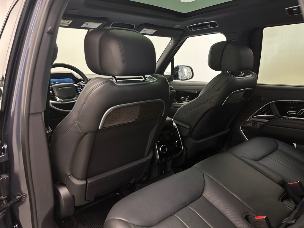 Used 2025 Land Rover Range Rover Autobiography image 17