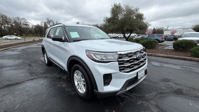 Used 2025 Ford Explorer Active image 2
