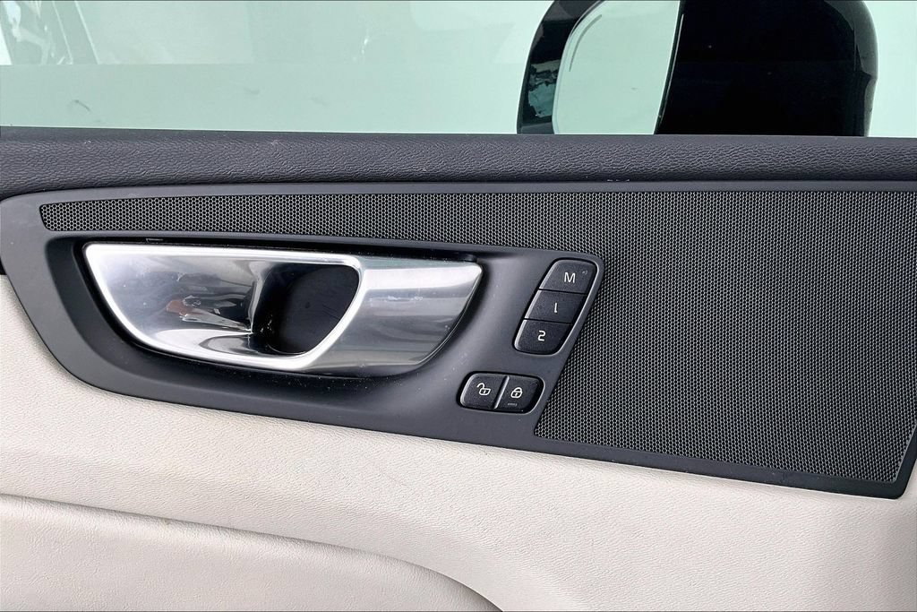 Used 2024 Volvo XC60 B5 Plus w/ Protection Package Premier AWD/4WD image 32