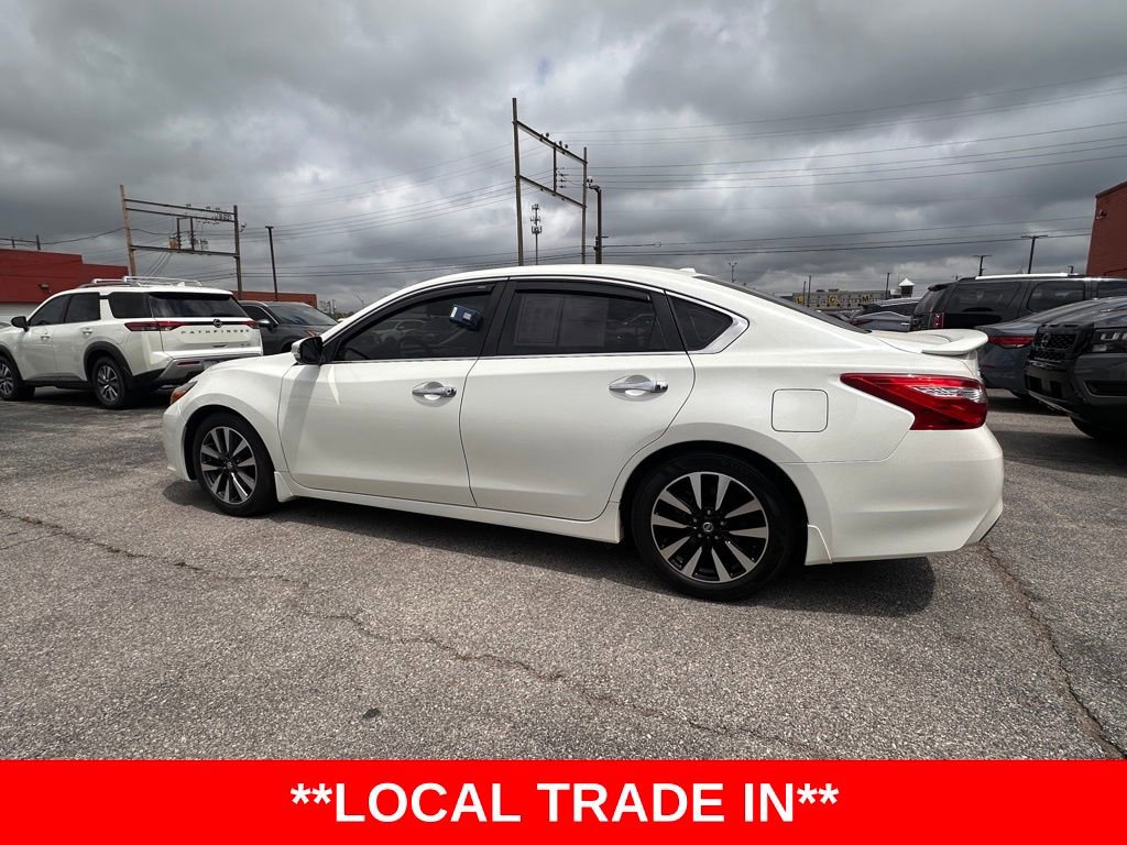 Used 2017 Nissan Altima 2.5 SL w/ 2.5 Technology Package FWD image 3