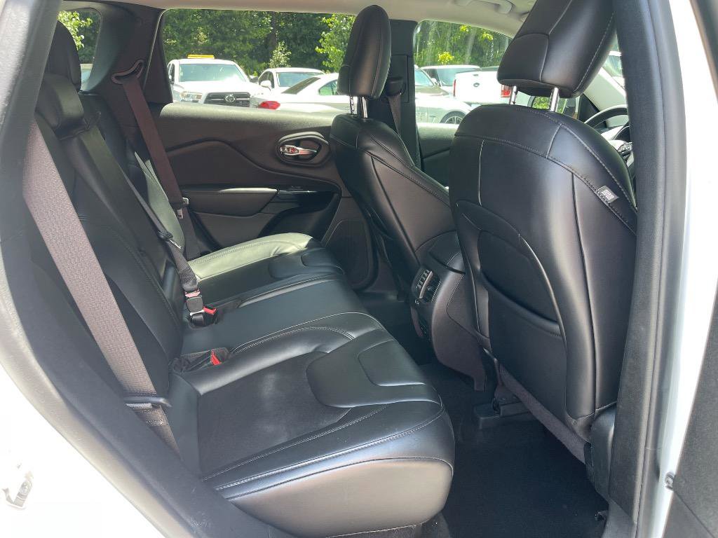 Used 2020 Jeep Cherokee Latitude Plus image 39