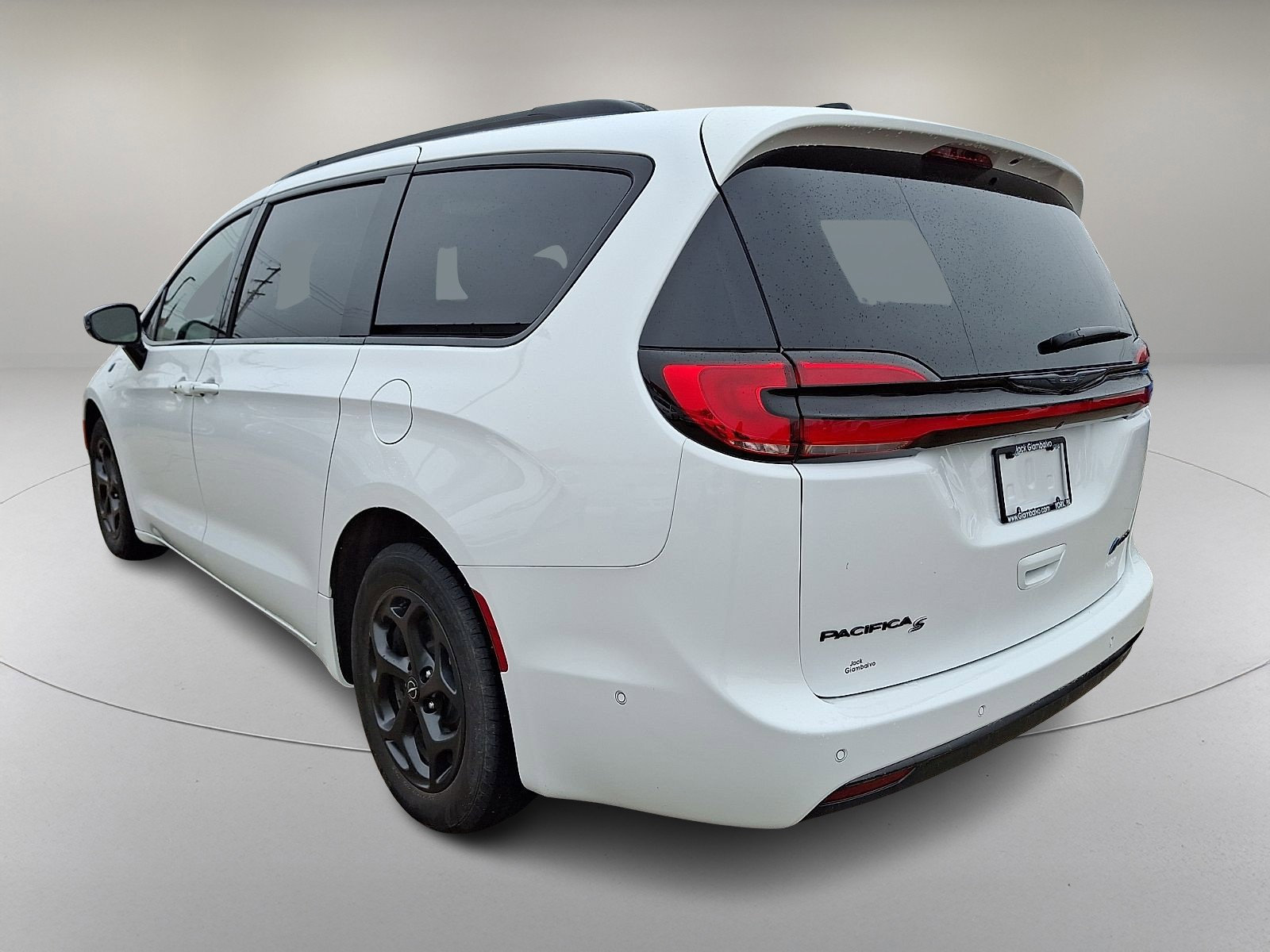 Used 2025 Chrysler Pacifica Premium image 7