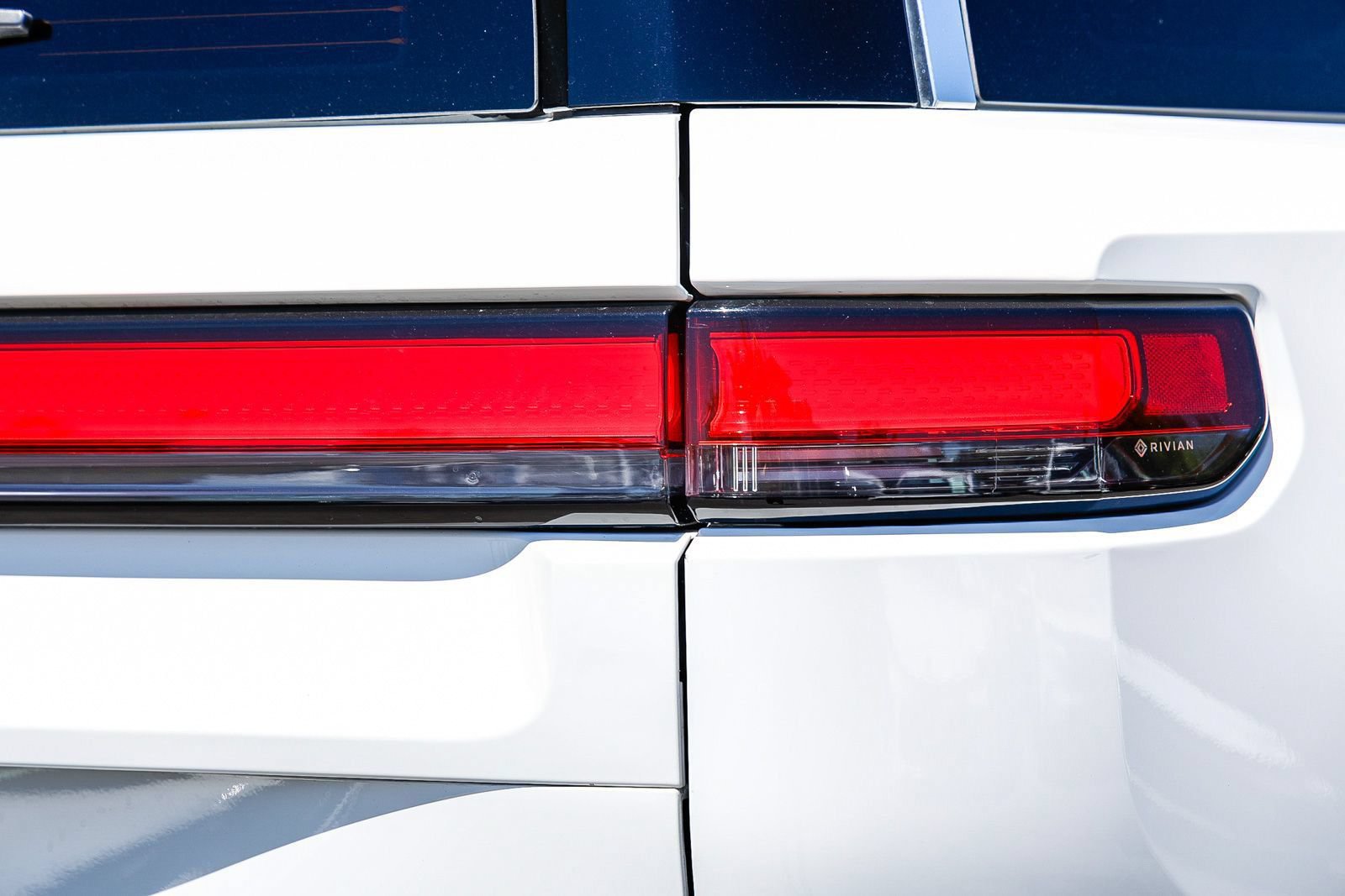 Used 2024 Rivian R1S Adventure AWD/4WD image 8