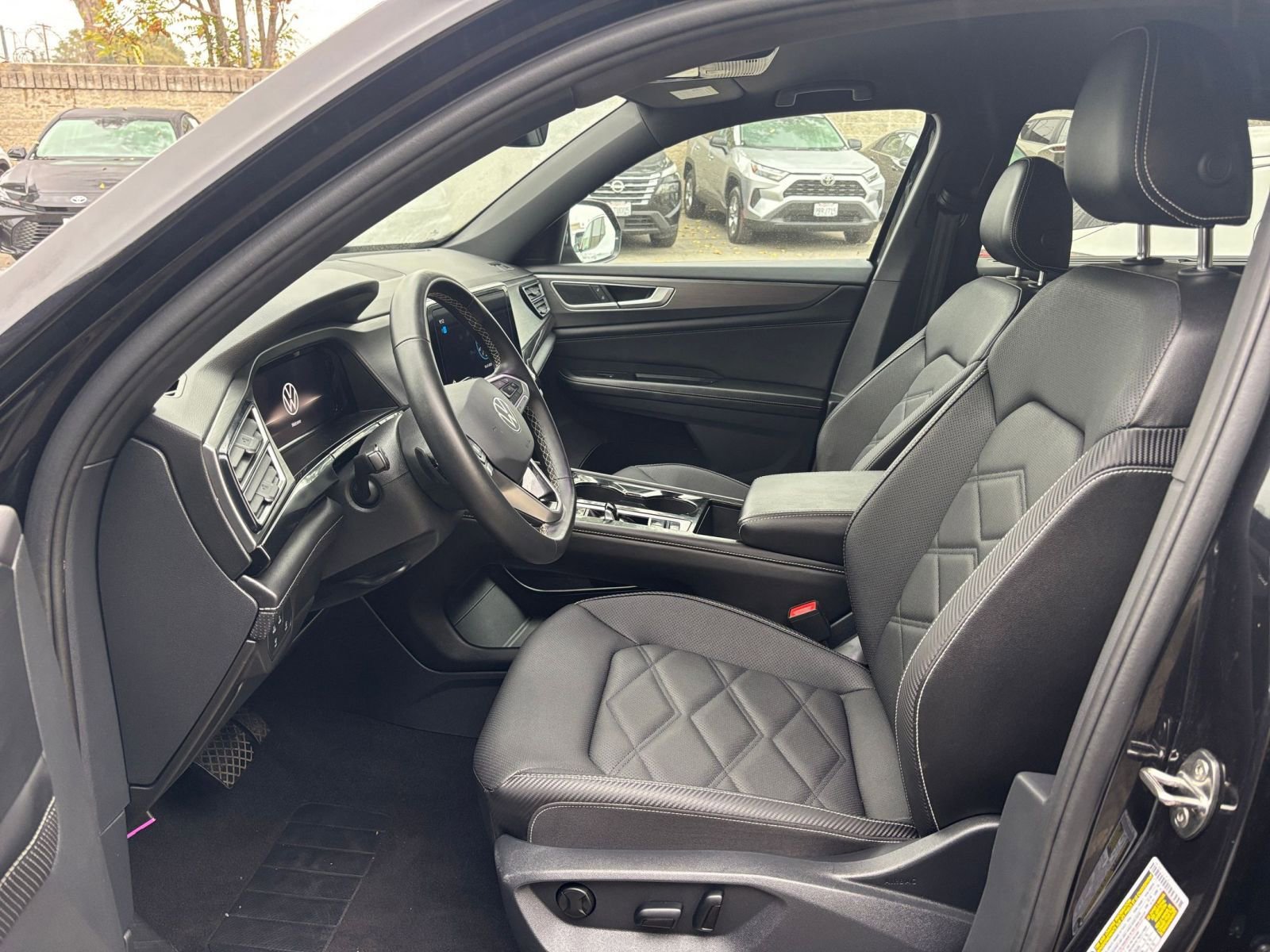 Used 2025 Volkswagen Atlas Cross Sport SE image 27