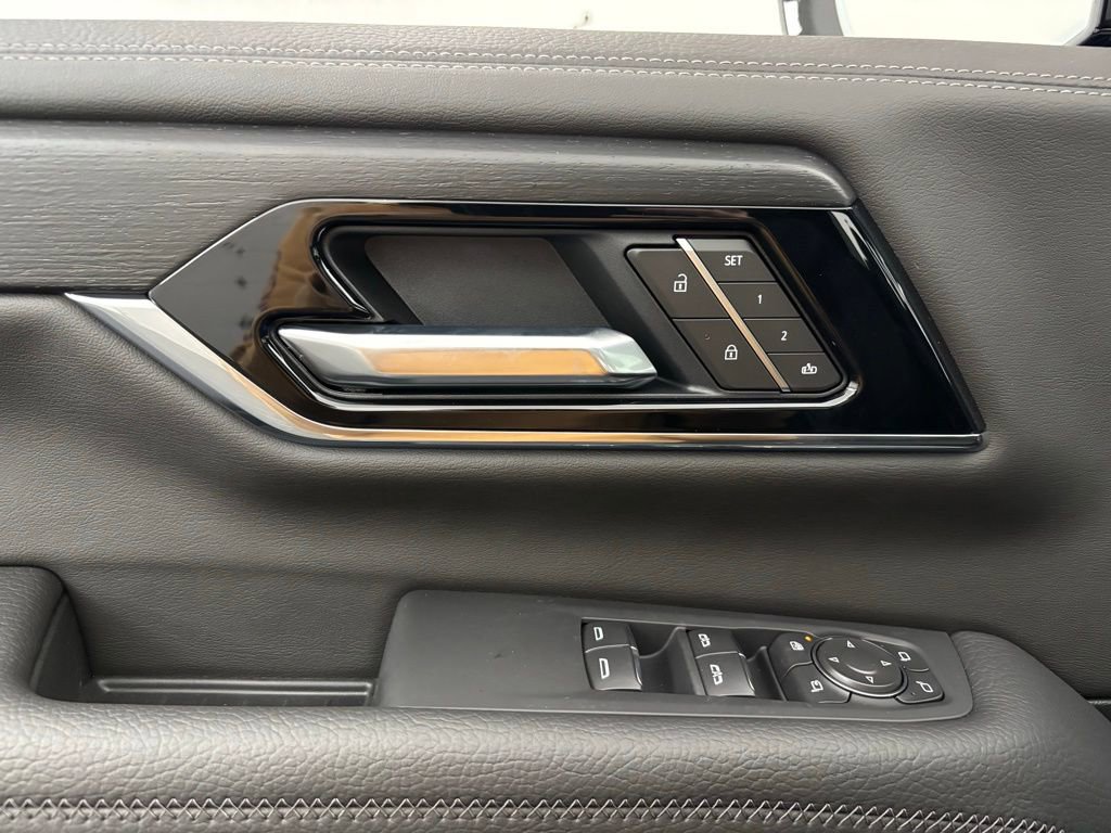 New 2026 GMC Yukon Denali w/ Sun & Power Step Package image 19