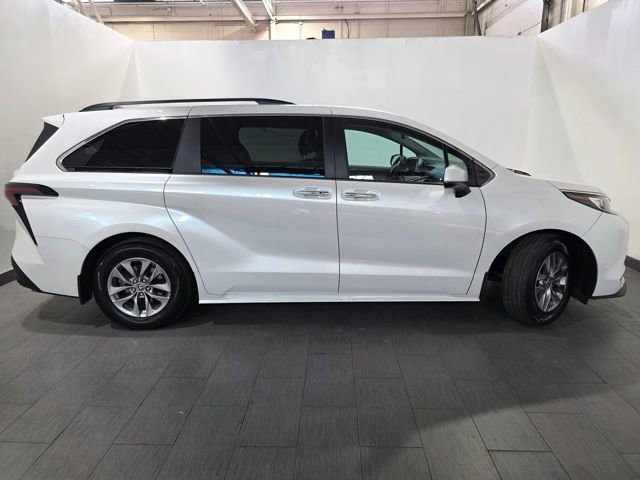 Used 2023 Toyota Sienna XLE w/ XLE Plus Package image 6