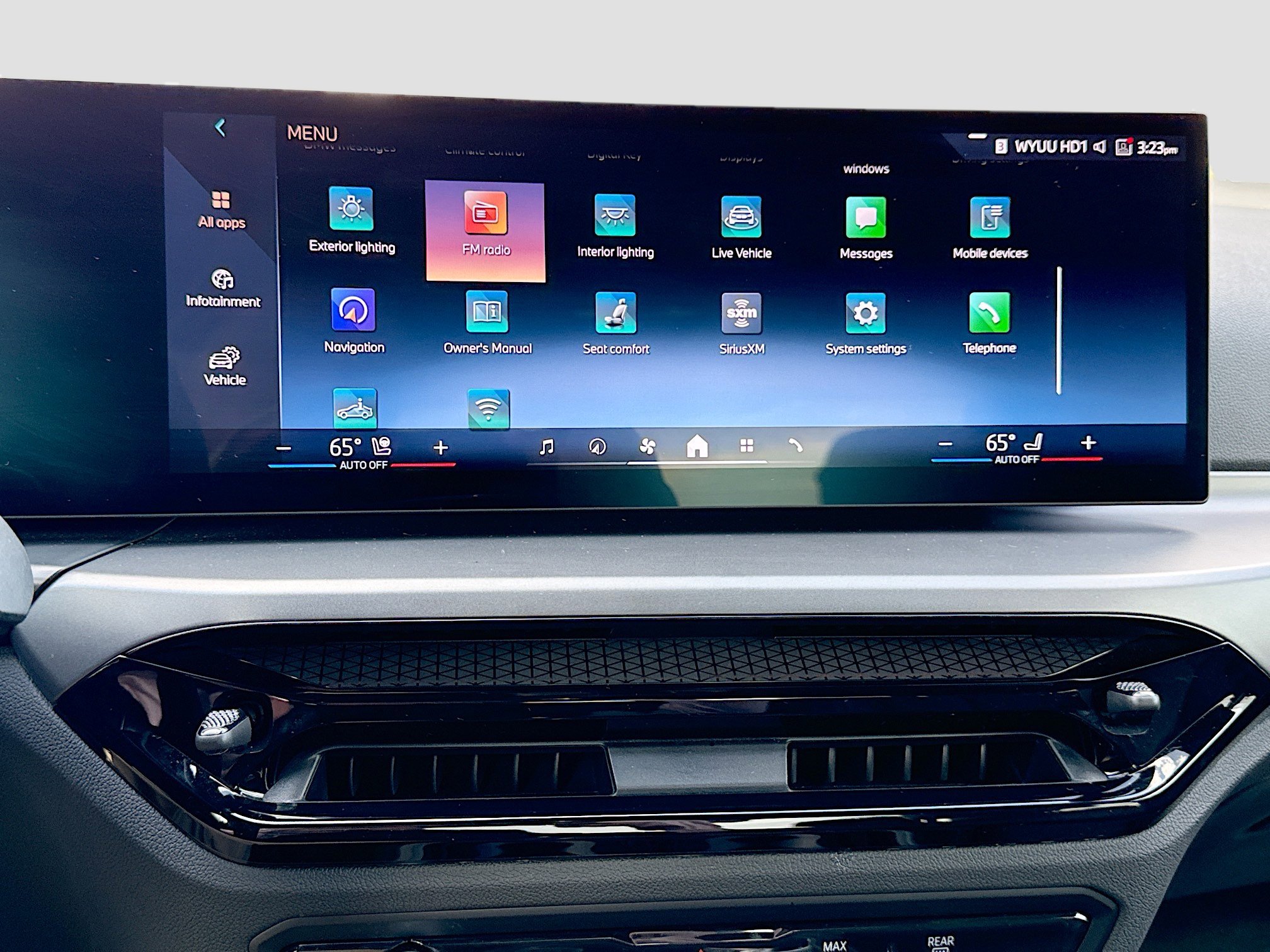 Used 2025 BMW 230i Coupe image 29