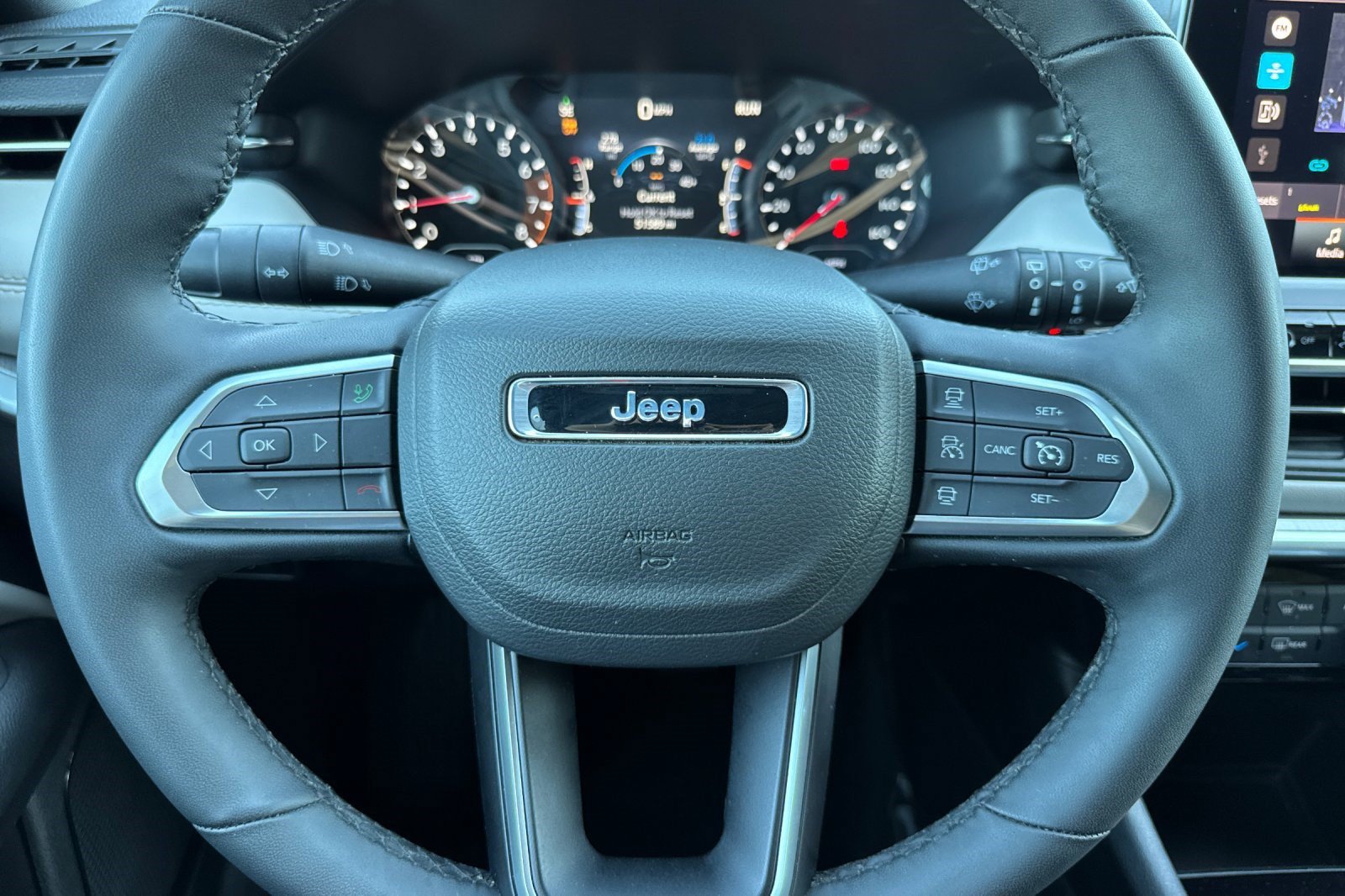 Used 2025 Jeep Compass Limited AWD/4WD image 10