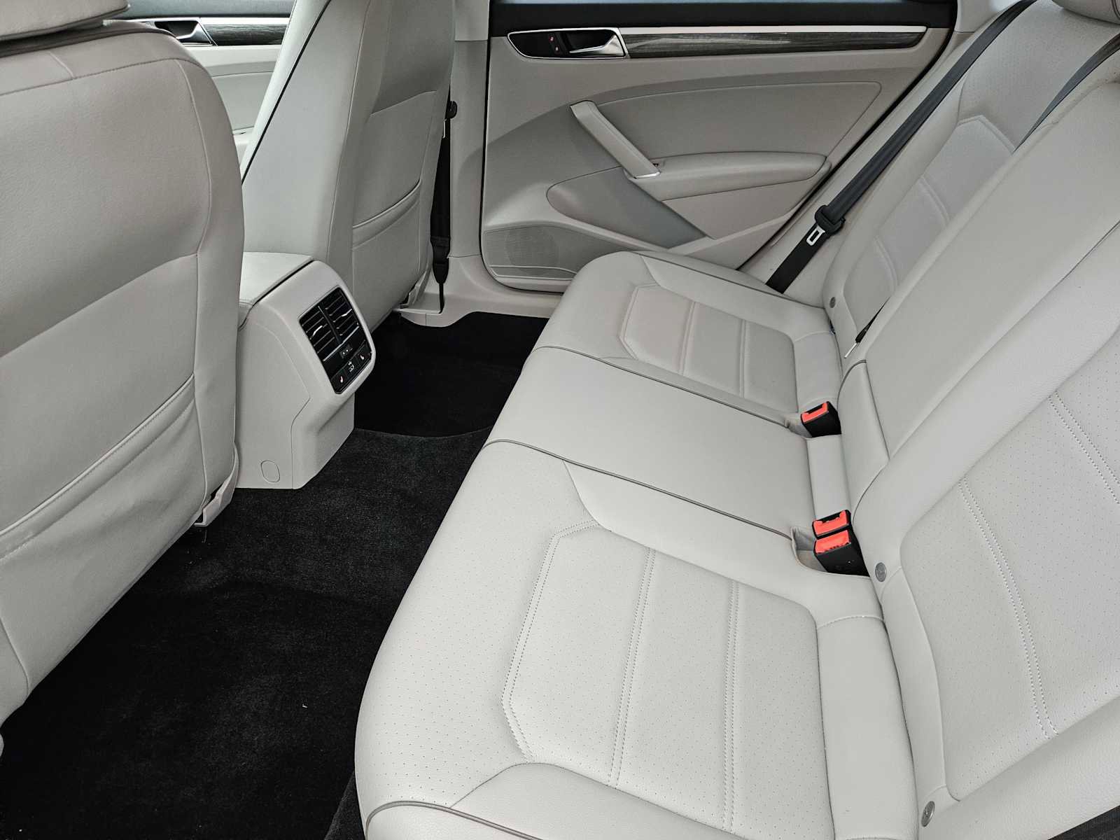 Used 2017 Volkswagen Passat 1.8T SE image 30