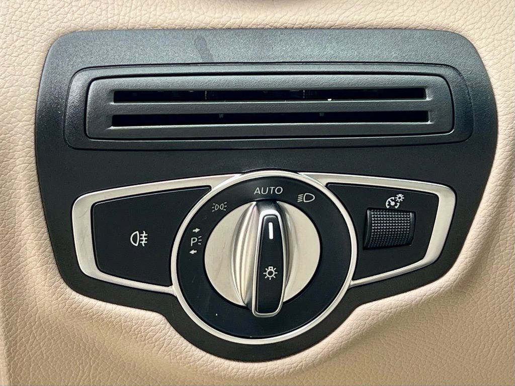 Certified 2022 Mercedes-Benz GLC 300 4MATIC image 43