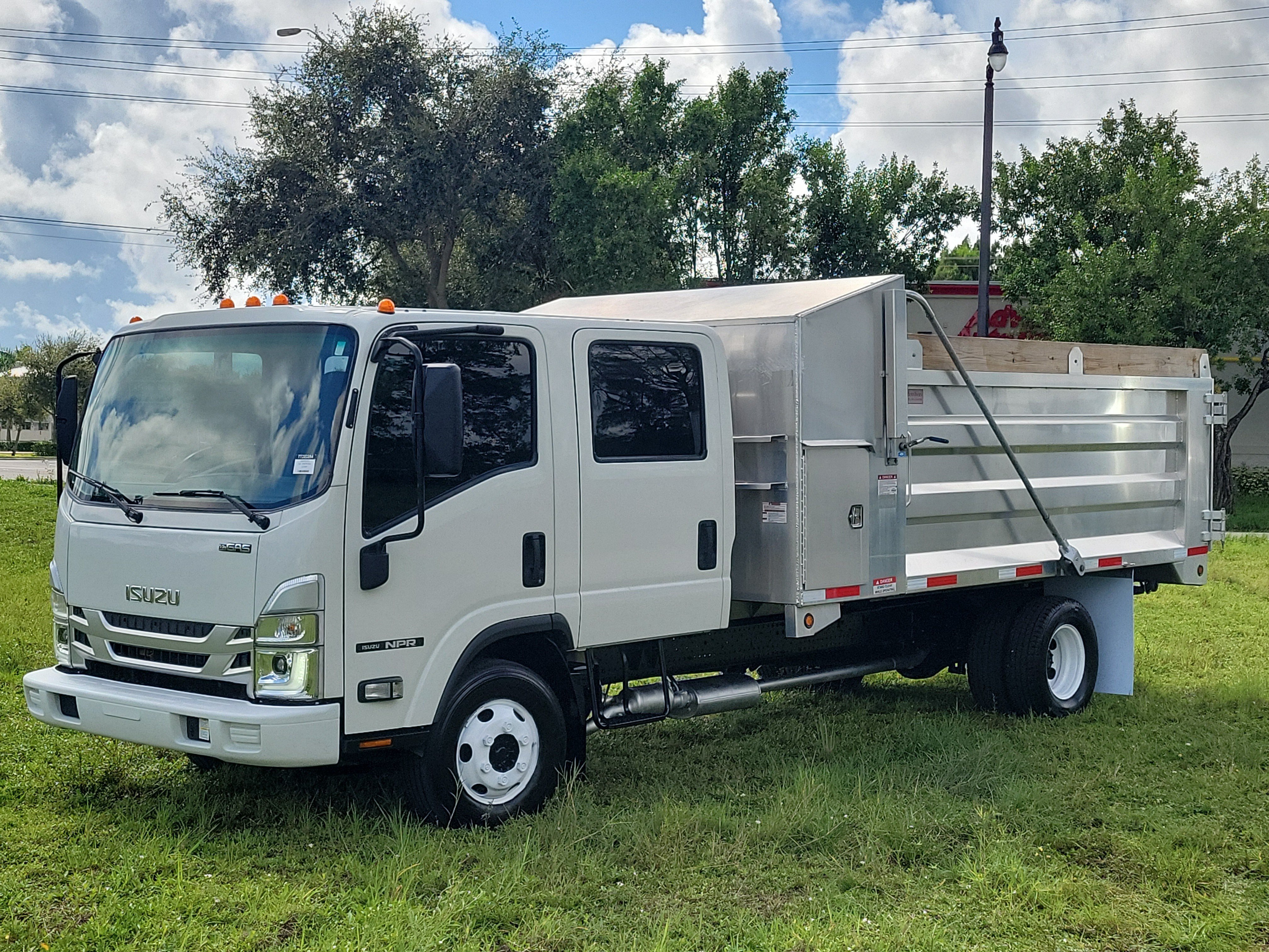 Used 2024 Isuzu NPR RWD image 7