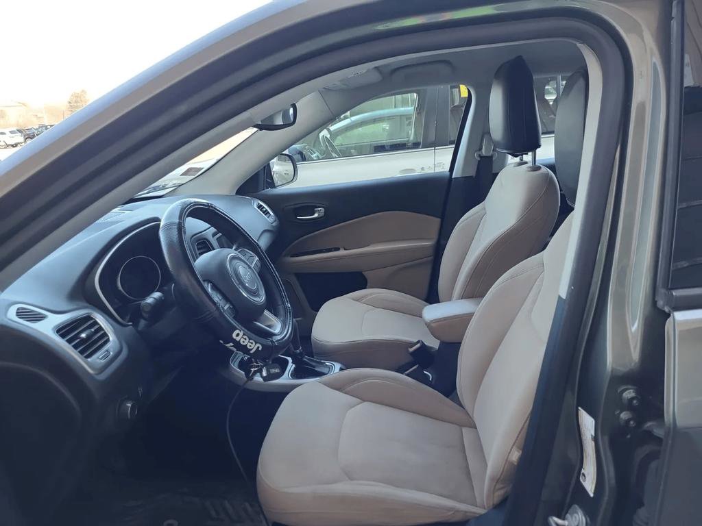 Used 2017 Jeep Compass Sport AWD/4WD image 2