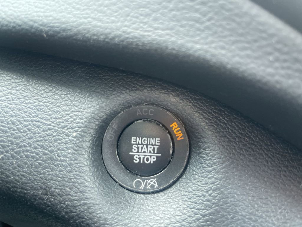 Used 2019 Jeep Cherokee Limited AWD/4WD image 11