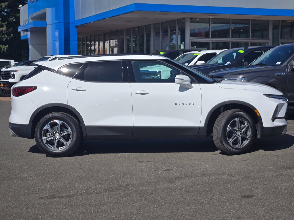 New 2026 Chevrolet Blazer LT w/ Sound & Technology Package AWD/4WD image 3