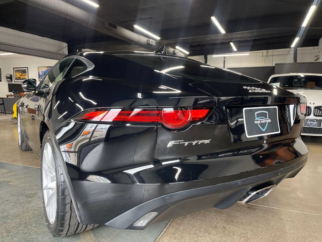 Used 2018 Jaguar F-TYPE Coupe RWD image 9