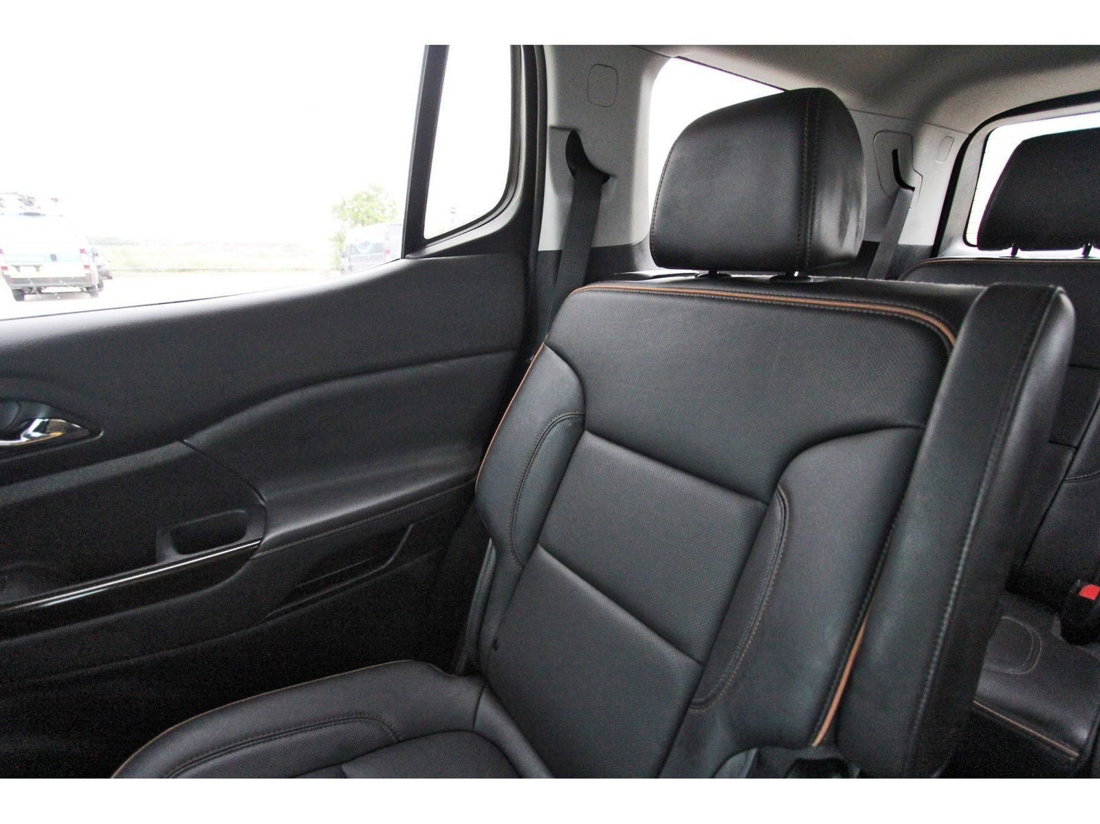 Used 2023 GMC Acadia AT4 w/ Technology Package AWD/4WD image 14