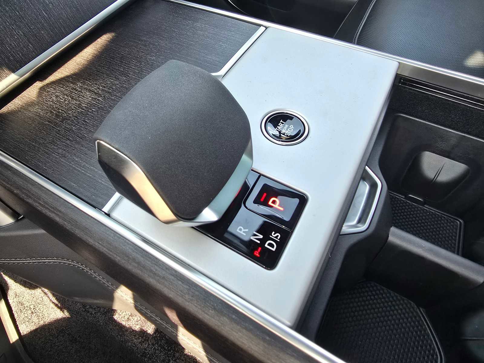 New 2025 Land Rover Range Rover SE image 30
