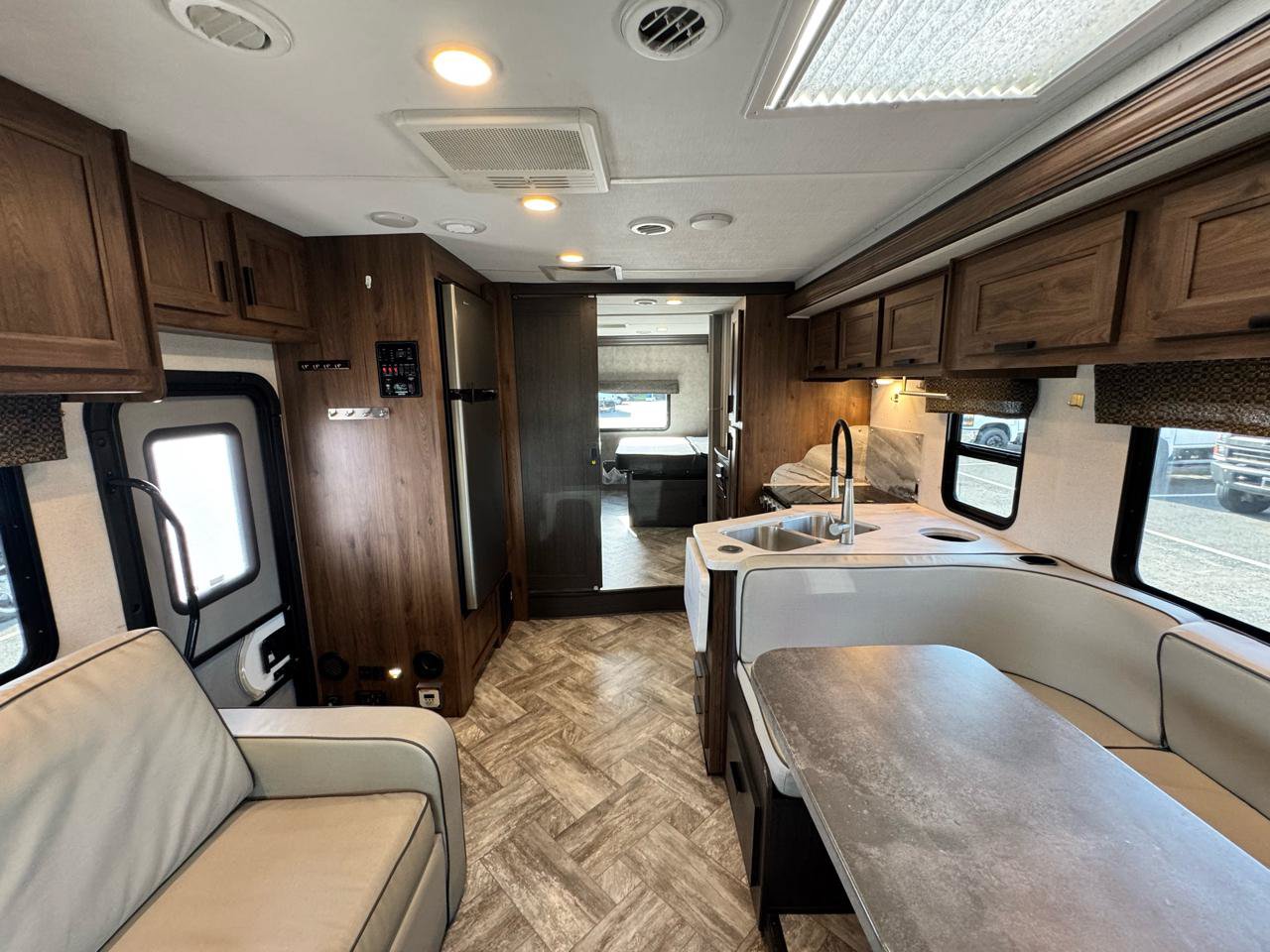 Used 2021 Ford E-450 and Econoline 450 Super Duty w/ Motorhome Prep Package RWD image 40