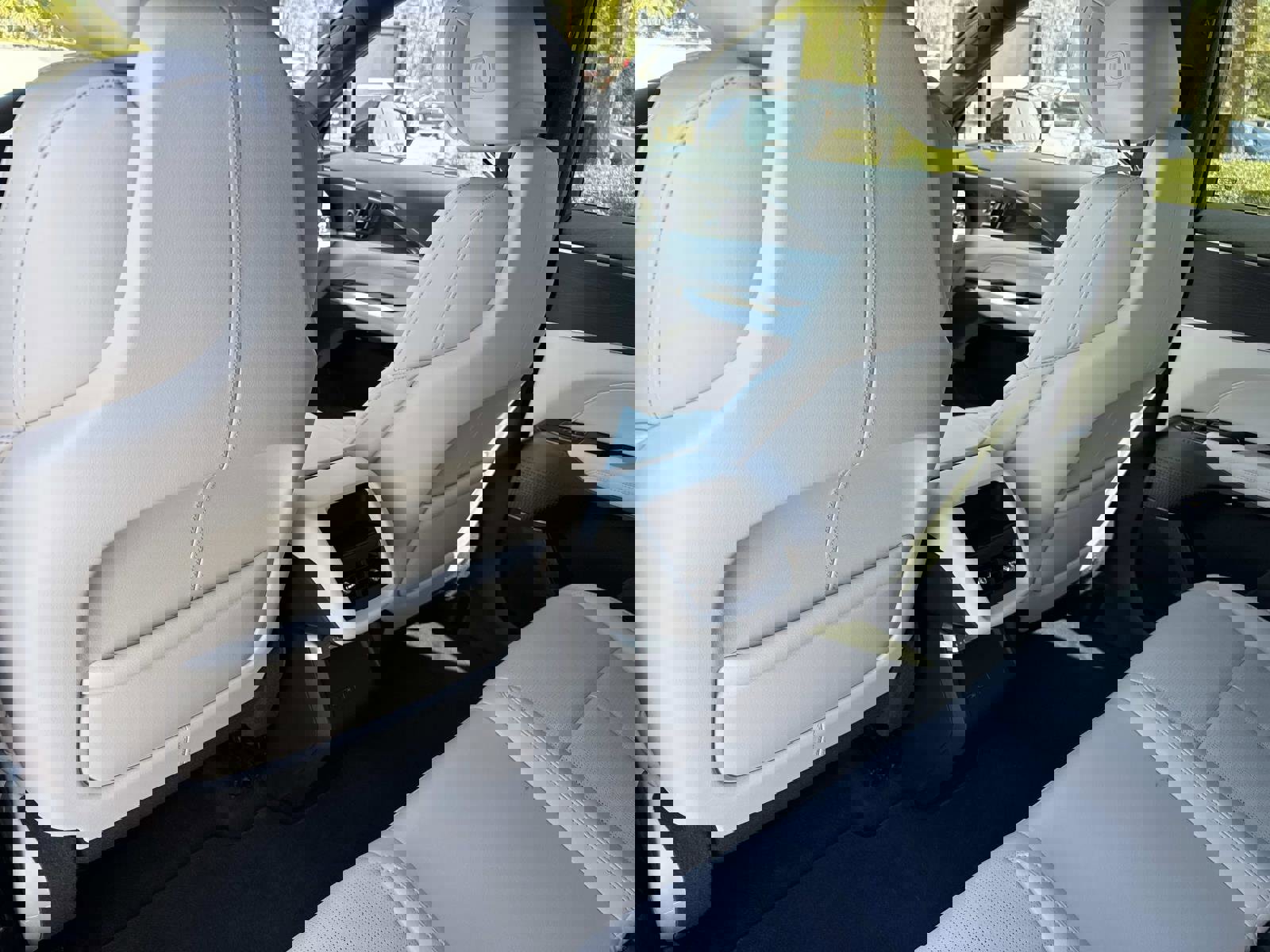 Used 2024 Cadillac Lyriq Luxury image 12