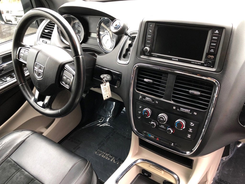Used 2017 Dodge Grand Caravan SXT image 27