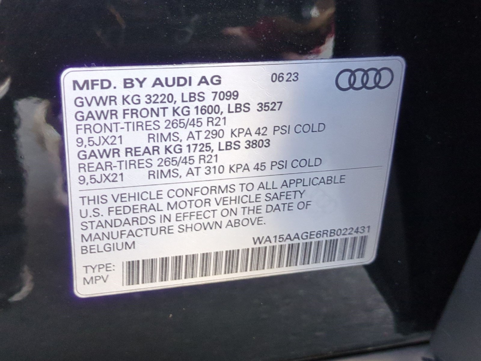 Used 2024 Audi Q8 e-tron Premium Plus w/ Premium Plus Package AWD/4WD image 17