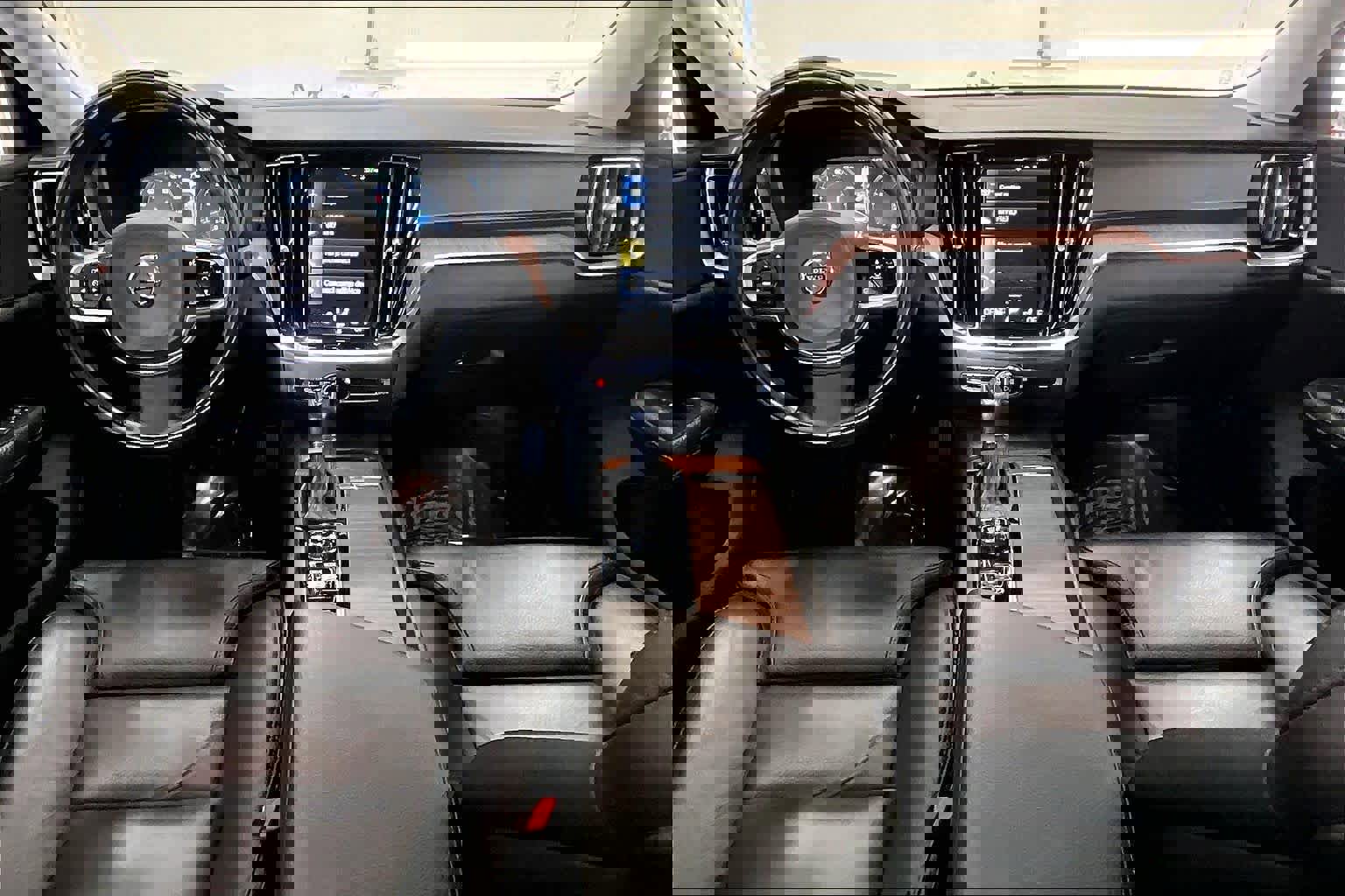 Used 2020 Volvo V60 T5 Cross Country w/ Cross Country Pro Package image 18