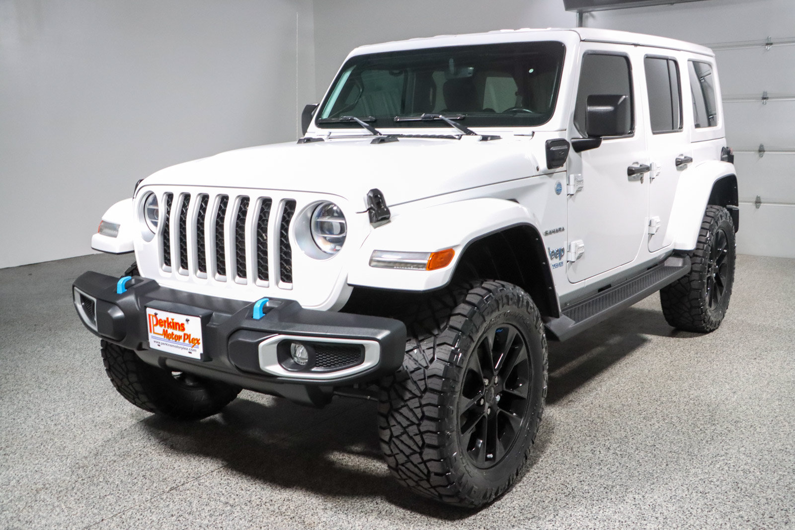 Used 2022 Jeep Wrangler Unlimited Sahara w/ Cold Weather Group AWD/4WD image 31