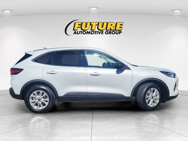 Used 2025 Ford Escape Active AWD/4WD image 3