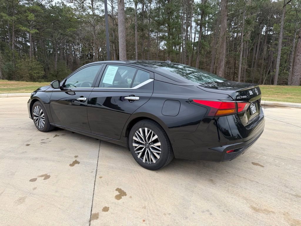 Used 2024 Nissan Altima 2.5 SV image 3