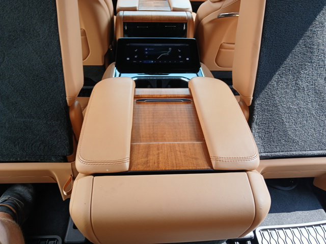 Used 2024 Jeep Grand Wagoneer Series III w/ Rear Seat Video Group 1 AWD/4WD image 23