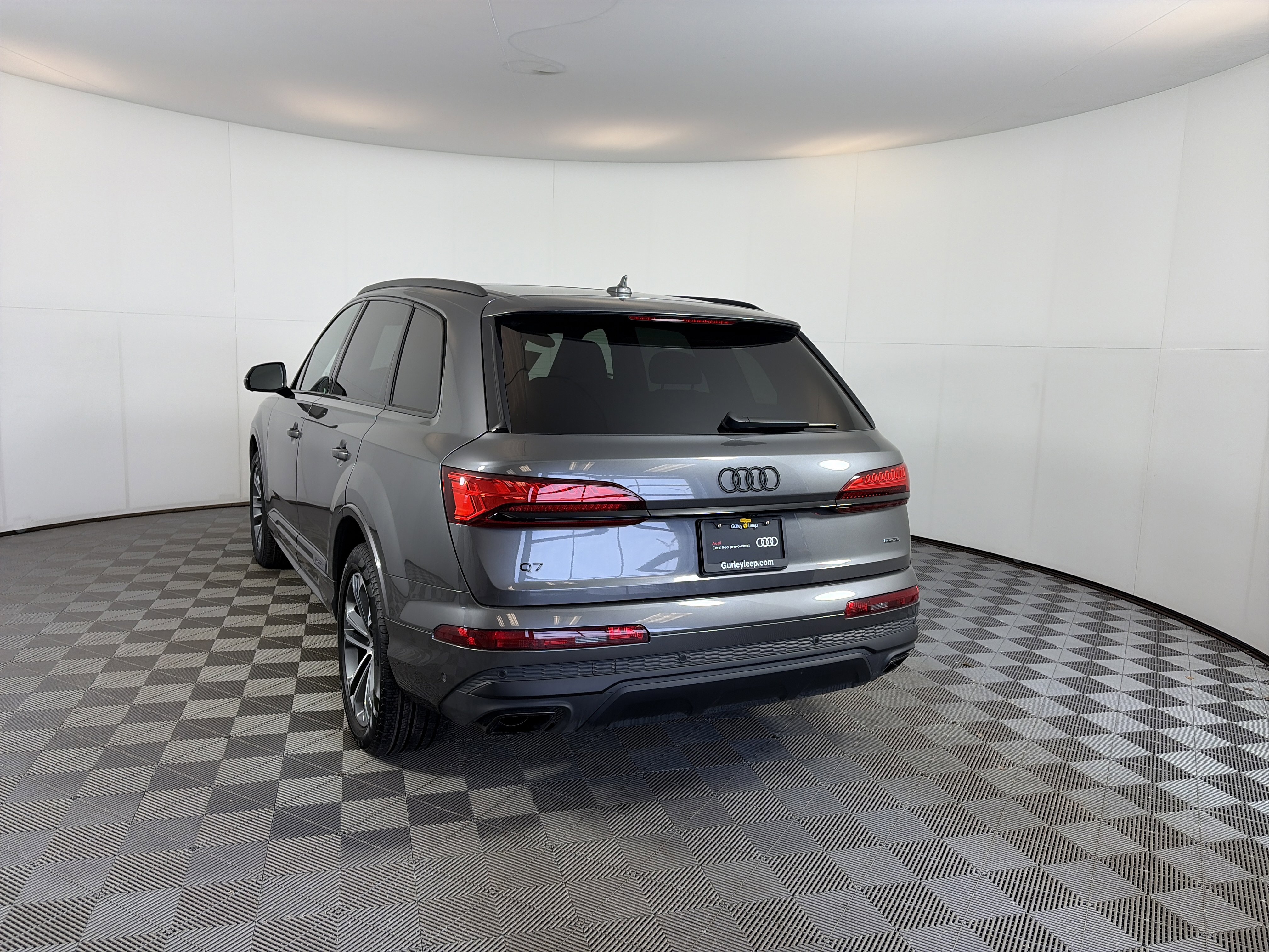 Used 2025 Audi Q7 2.0T Premium w/ Convenience Plus Package AWD/4WD image 8