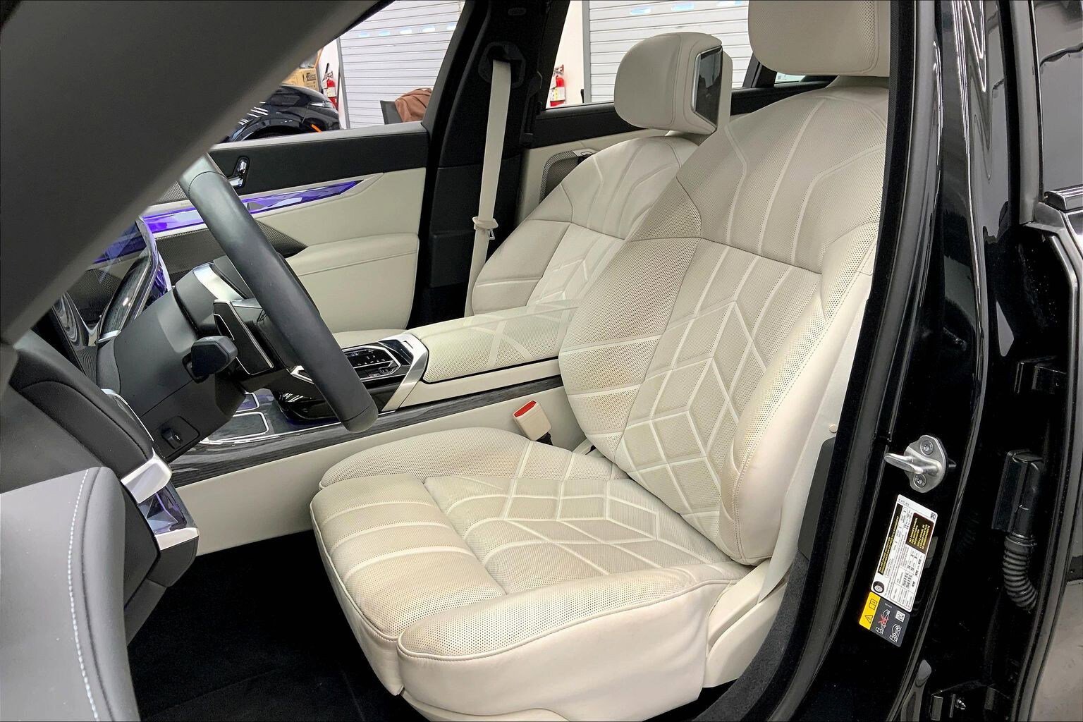 Certified 2024 BMW 750e xDrive w/ Executive Package image 13