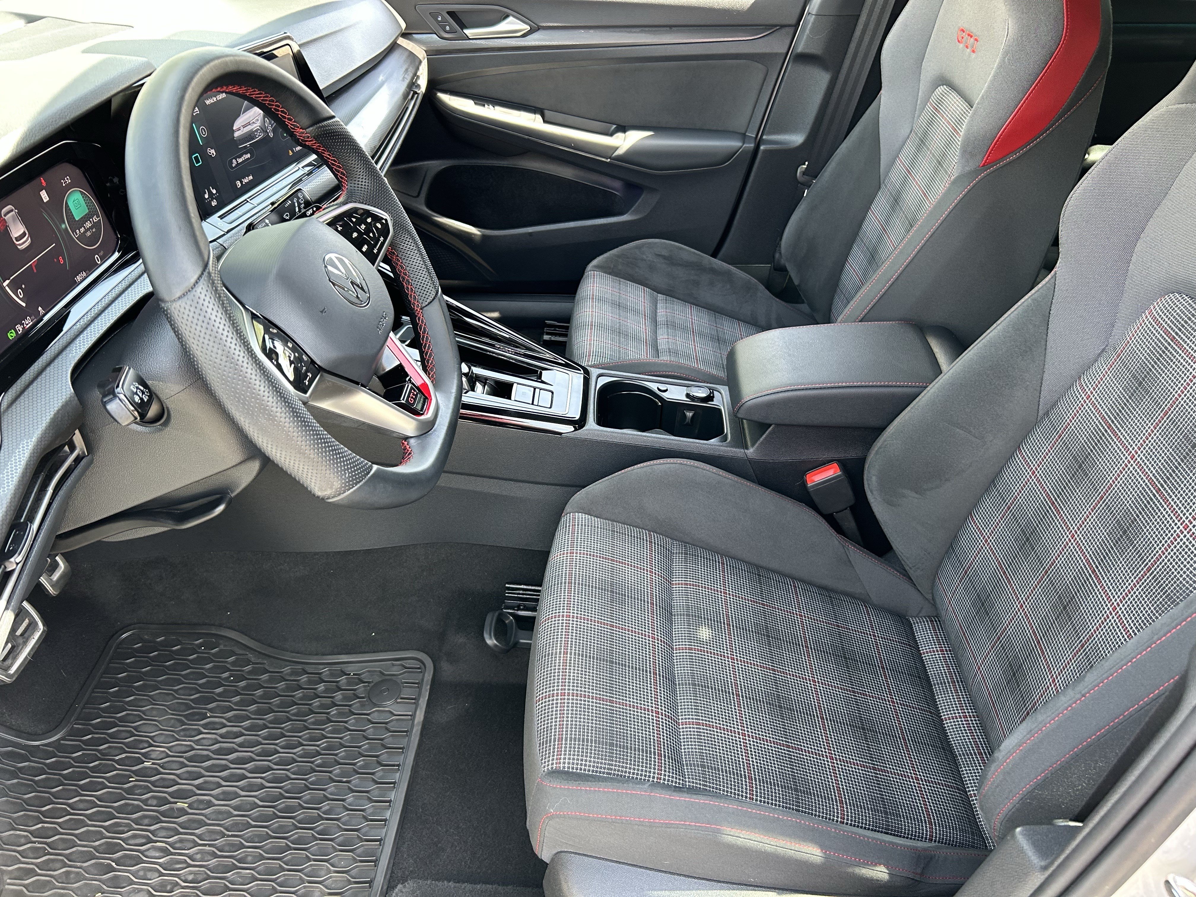 Certified 2024 Volkswagen GTI SE FWD image 17