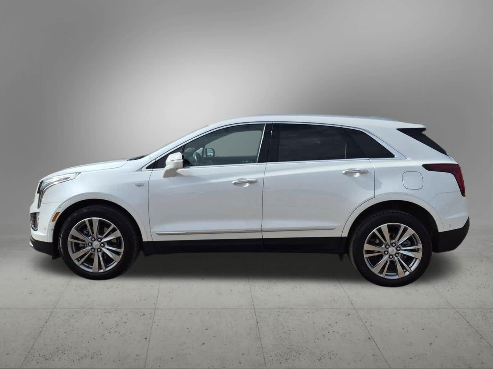 Used 2024 Cadillac XT5 Premium Luxury w/ Technology Package AWD/4WD image 3