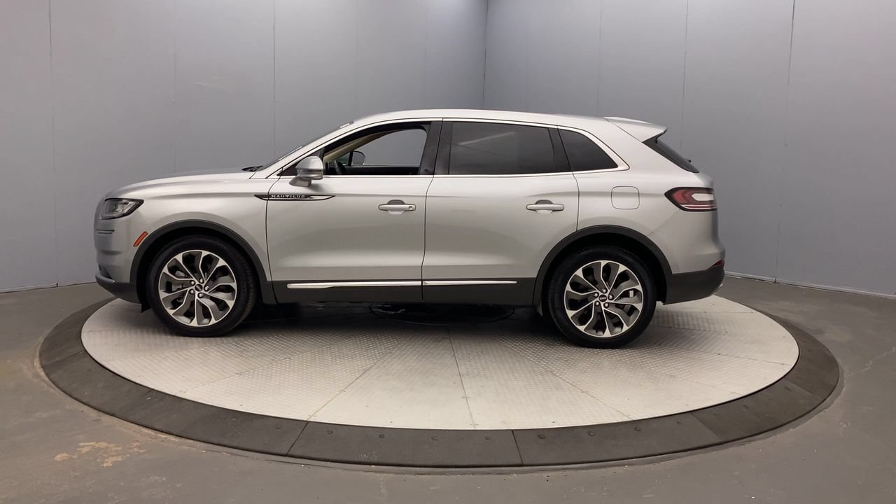 Used 2023 Lincoln Nautilus Reserve AWD/4WD image 2