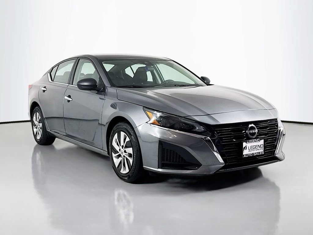 Used 2024 Nissan Altima 2.5 S image 3