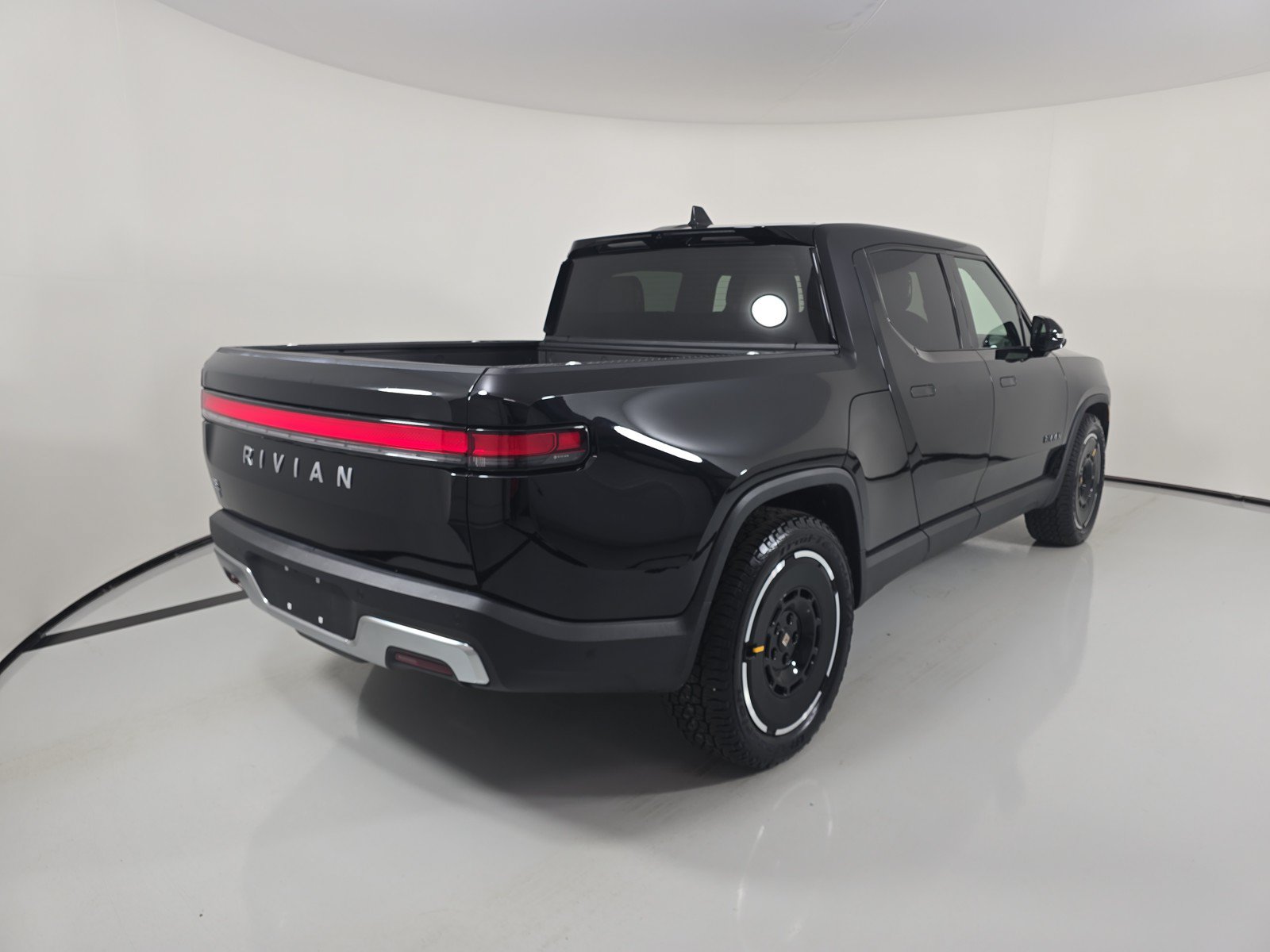 Used 2025 Rivian R1T Adventure AWD/4WD image 5