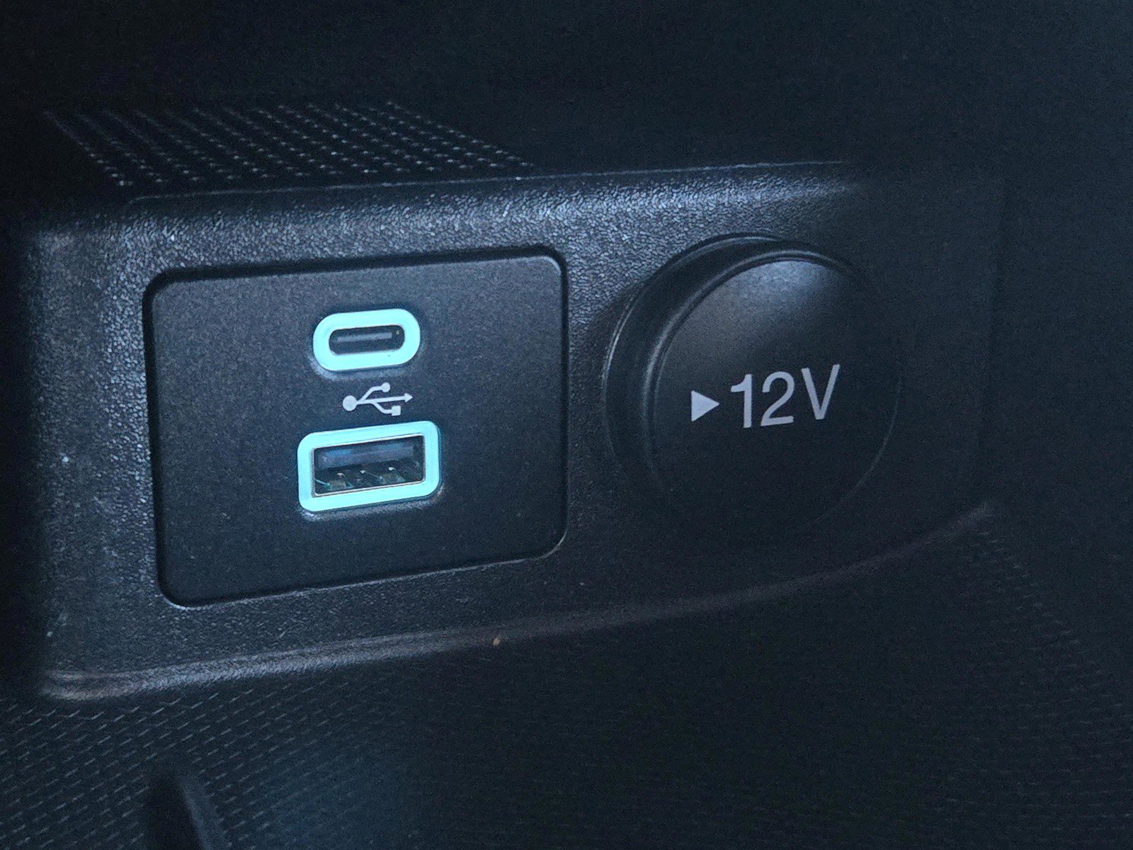 Used 2022 Ford Escape SE w/ SE Sport Appearance Package FWD image 19