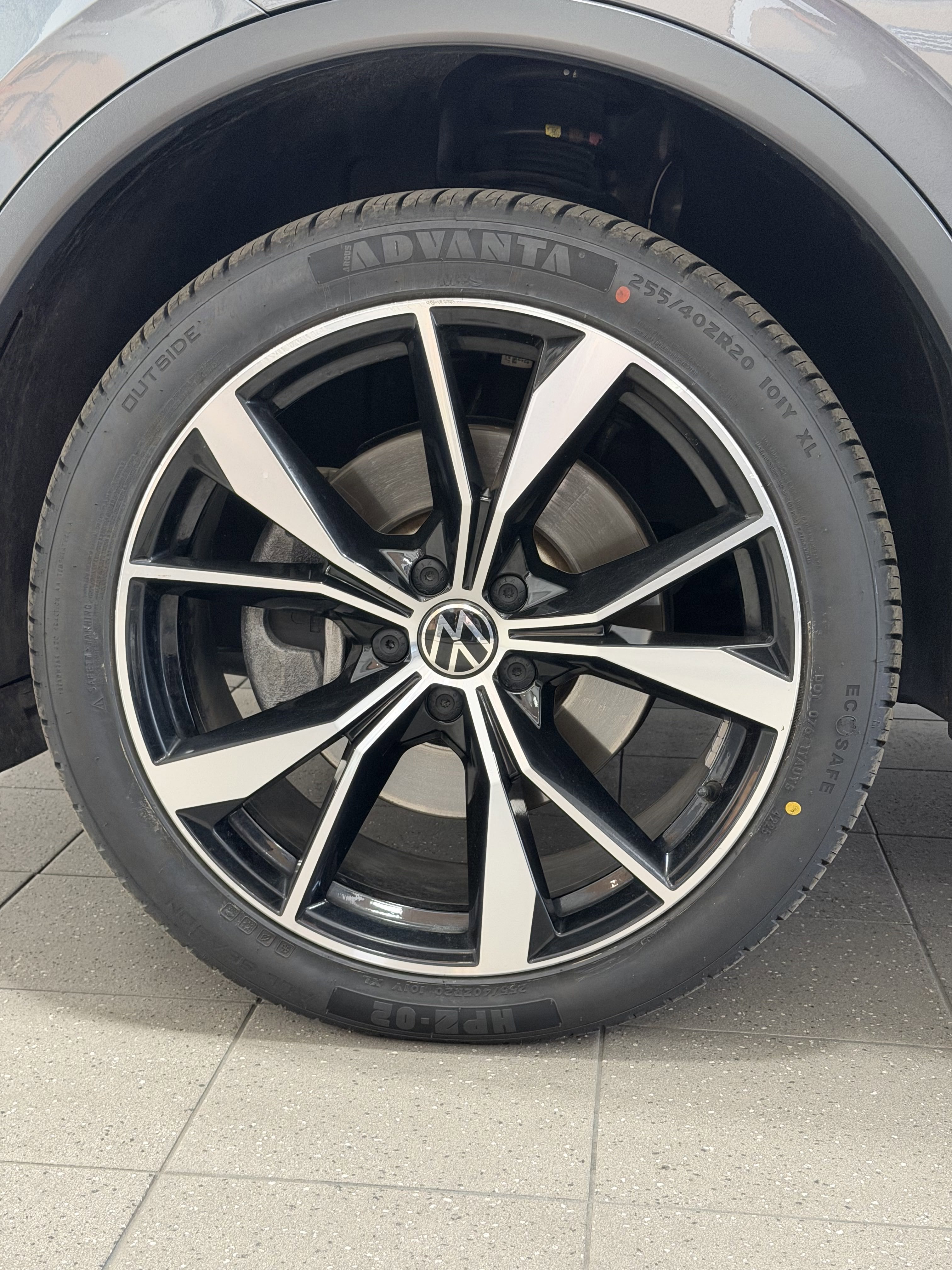 Used 2022 Volkswagen Tiguan SEL R-Line image 7