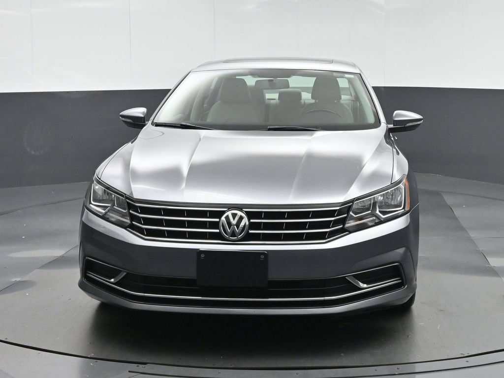 Used 2017 Volkswagen Passat 1.8T SE FWD image 2